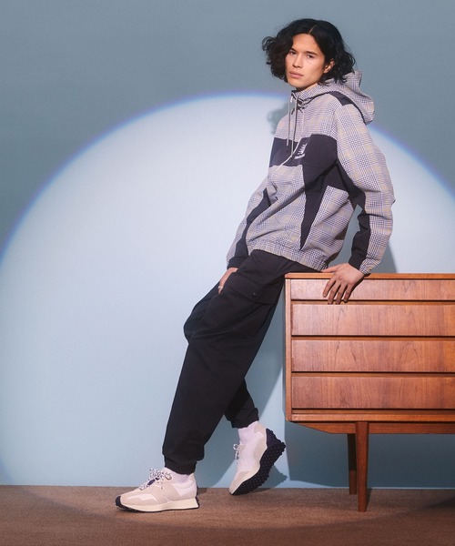 NEW BALANCE（ニューバランス）の「MS327（スニーカー・メンズ・アイボリー/ブラック×グレー・27.5cm/23.5cm/25.0cm/28.0cm/26.5cm/27.0cm/26.0cm/22.5cm/28.5cm/29.0cm/24.5cm/25.5cm/24.0cm/23.0cm）」の7枚目の写真