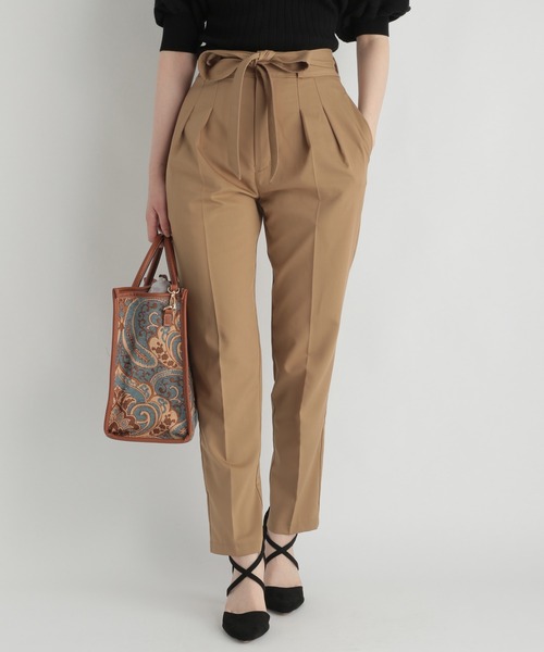 Andemiu(アンデミュウ)の「タックテーパードパンツ958547(その他パンツ・レディース・ブラック/ベージュ/ピンク・SMALL/MEDIUM)」の1枚目の写真