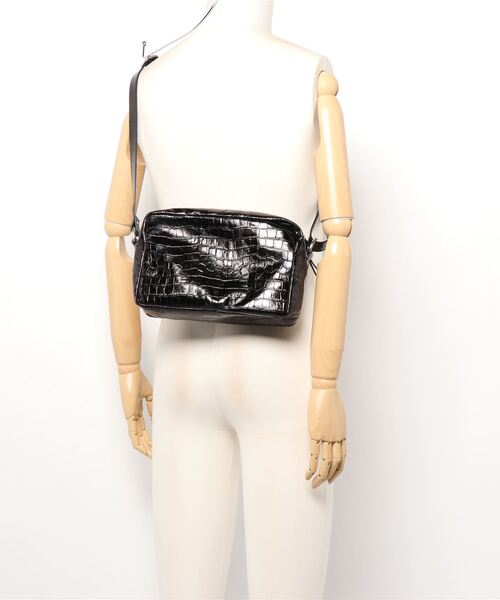 IO PELLE（イオペレ）の「イオペレ/io pelle MADE IN ITALY レザー型押しミニバッグ（ショルダーバッグ・メンズ・ブラック・FREE）」の3枚目の写真