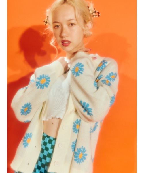 WC（ダブル シー）の「マーガレットパターンカーディガン（カーディガン/ボレロ・レディース・ホワイト/ブラック/サックスブルー/ピンク/グリーン・FREE）」の2枚目の写真