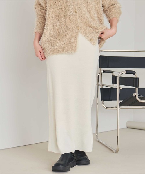 titivate(ティティベイト)の「スリットタイトニットスカート(スカート・レディース・ブラック/レッド/ライトブラウン/ライトグリーン/ネイビー/アイボリー/オレンジ/ブルー/ピンク/オリーブ/グレイッシュブルー/ピンク系その他/グレー/ホワイト系その他/グリーン系その他/オフホワイト/ブラウン・S/M/L/PS(XS-S))」の2枚目の写真