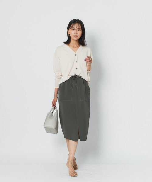 RIVE DROITE（リヴドロワ）の「首元をすっきりと魅せるVネック　クールタッチUVVネックカーディガン（カーディガン/ボレロ・レディース・ネイビー/ボルドー/ベージュ系その他・FREE）」の15枚目の写真