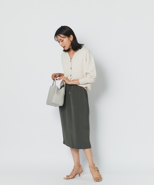 RIVE DROITE（リヴドロワ）の「首元をすっきりと魅せるVネック　クールタッチUVVネックカーディガン（カーディガン/ボレロ・レディース・ネイビー/ボルドー/ベージュ系その他・FREE）」の11枚目の写真