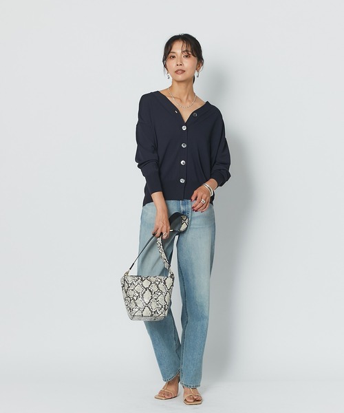 RIVE DROITE（リヴドロワ）の「首元をすっきりと魅せるVネック　クールタッチUVVネックカーディガン（カーディガン/ボレロ・レディース・ネイビー/ボルドー/ベージュ系その他・FREE）」の16枚目の写真