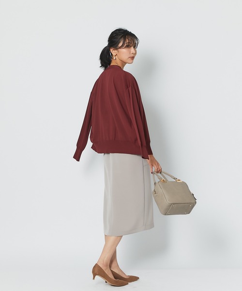 RIVE DROITE（リヴドロワ）の「首元をすっきりと魅せるVネック　クールタッチUVVネックカーディガン（カーディガン/ボレロ・レディース・ネイビー/ボルドー/ベージュ系その他・FREE）」の17枚目の写真