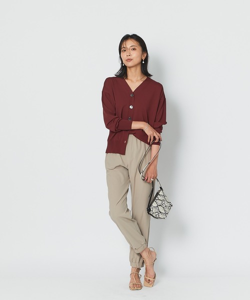 RIVE DROITE（リヴドロワ）の「首元をすっきりと魅せるVネック　クールタッチUVVネックカーディガン（カーディガン/ボレロ・レディース・ネイビー/ボルドー/ベージュ系その他・FREE）」の6枚目の写真