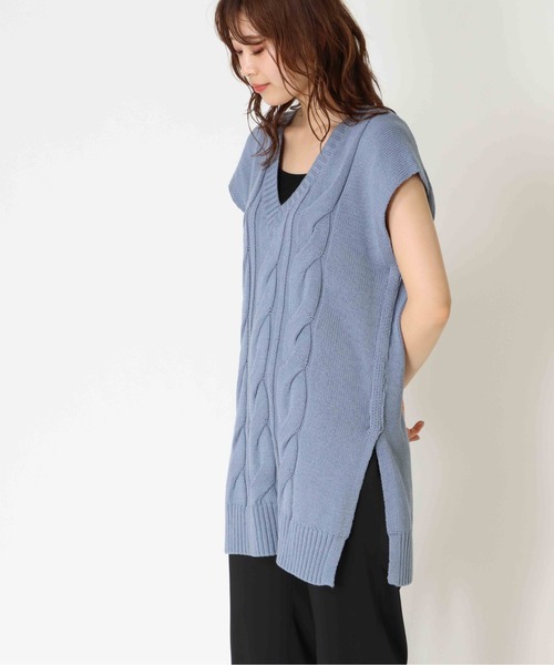 Jines（ジネス）の「レイヤードを楽しむ♪ケーブル編み前後2WAYニットベスト（ニット/セーター・レディース・ベージュ/ブルー・38）」の7枚目の写真