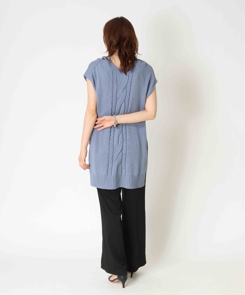 Jines（ジネス）の「レイヤードを楽しむ♪ケーブル編み前後2WAYニットベスト（ニット/セーター・レディース・ベージュ/ブルー・38）」の3枚目の写真