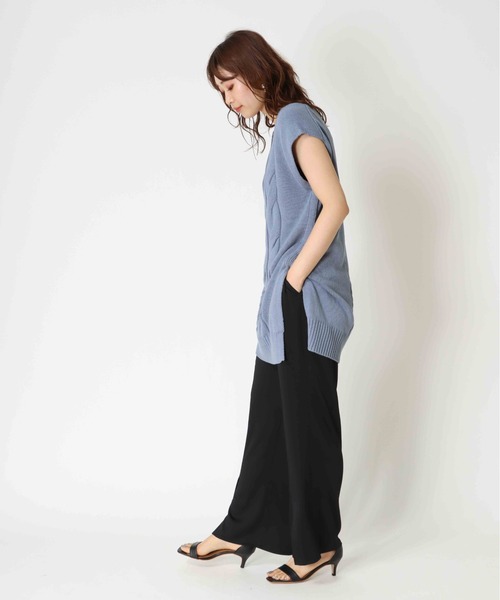 Jines（ジネス）の「レイヤードを楽しむ♪ケーブル編み前後2WAYニットベスト（ニット/セーター・レディース・ベージュ/ブルー・38）」の12枚目の写真