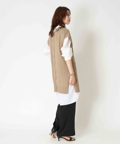 Jines（ジネス）の「レイヤードを楽しむ♪ケーブル編み前後2WAYニットベスト（ニット/セーター・レディース・ベージュ/ブルー・38）」の9枚目の写真