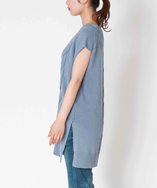 Jines（ジネス）の「レイヤードを楽しむ♪ケーブル編み前後2WAYニットベスト（ニット/セーター・レディース・ベージュ/ブルー・38）」の14枚目の写真