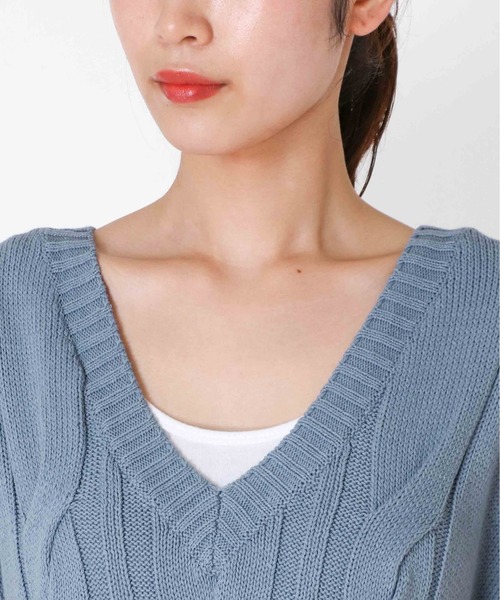 Jines（ジネス）の「レイヤードを楽しむ♪ケーブル編み前後2WAYニットベスト（ニット/セーター・レディース・ベージュ/ブルー・38）」の19枚目の写真