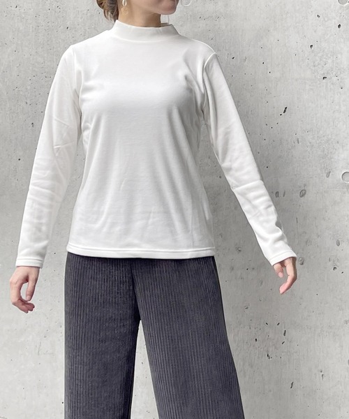 MATCH&more（マッチアンドモア）の「日本製 なめらかタッチ モックネック長袖Ｔシャツ（Tシャツ/カットソー・レディース・ライトグリーン/オフホワイト/ライトパープル/イエロー/ライトブルー/ブルー/ライトグレー/ピンク・MEDIUM/LARGE）」の2枚目の写真