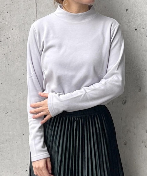 MATCH&more（マッチアンドモア）の「日本製 なめらかタッチ モックネック長袖Ｔシャツ（Tシャツ/カットソー・レディース・ライトグリーン/オフホワイト/ライトパープル/イエロー/ライトブルー/ブルー/ライトグレー/ピンク・MEDIUM/LARGE）」の3枚目の写真