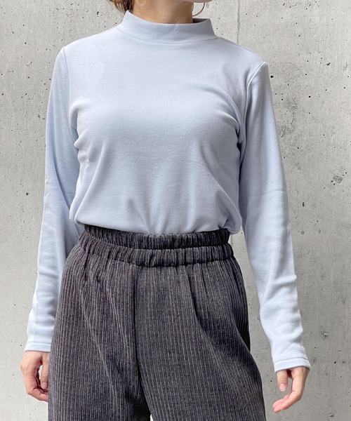 MATCH&more（マッチアンドモア）の「日本製 なめらかタッチ モックネック長袖Ｔシャツ（Tシャツ/カットソー・レディース・ライトグリーン/オフホワイト/ライトパープル/イエロー/ライトブルー/ブルー/ライトグレー/ピンク・MEDIUM/LARGE）」の5枚目の写真