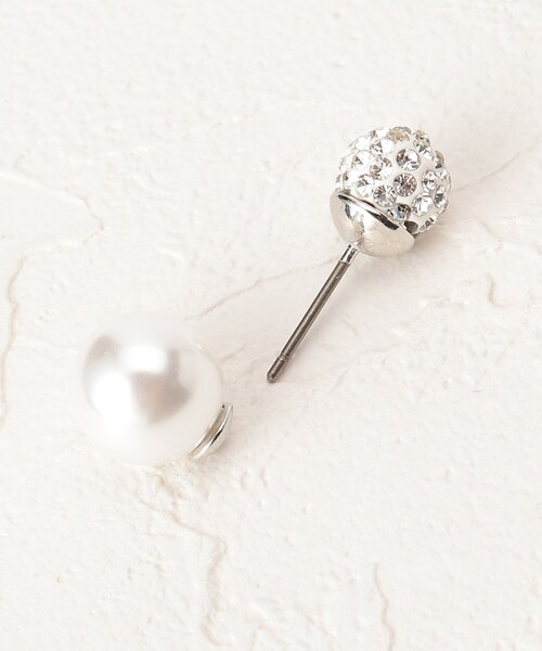 SHOO・LA・RUE(シューラルー)の「◆【セレモニー】エコパール&キラキラボール ピアス&イヤリング(ピアス(両耳用)・レディース・オフホワイト/ホワイト系3・00)」の4枚目の写真