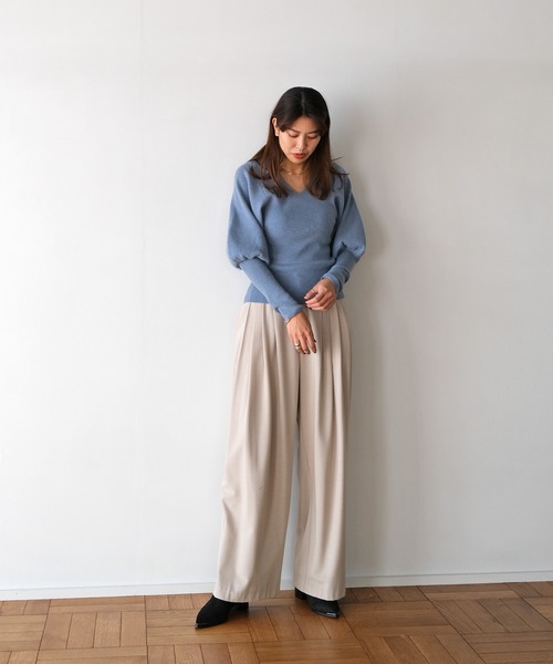 AKTE(アクテ)の「Vネックポイントスリーブニットプルオーバー(ニット/セーター・レディース・ブラック/ブラウン/ブルー・FREE)」の7枚目の写真