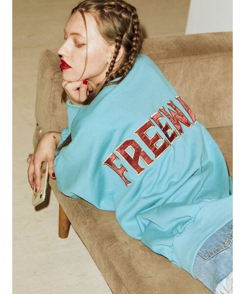 jouetie（ジュエティ）の「バックロゴプルオーバー（スウェット・レディース・ブラック/オフホワイト/ブルー・MEDIUM）」の3枚目の写真