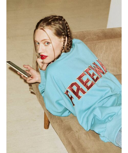 jouetie（ジュエティ）の「バックロゴプルオーバー（スウェット・レディース・ブラック/オフホワイト/ブルー・MEDIUM）」の4枚目の写真