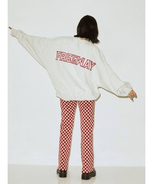 jouetie（ジュエティ）の「バックロゴプルオーバー（スウェット・レディース・ブラック/オフホワイト/ブルー・MEDIUM）」の12枚目の写真