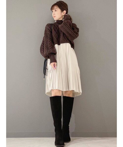 MERCURYDUO(マーキュリーデュオ)の「プリーツドッキングケーブルニットミニワンピース(ワンピース・レディース・ブラウン/グレー/オフホワイト・FREE)」の19枚目の写真
