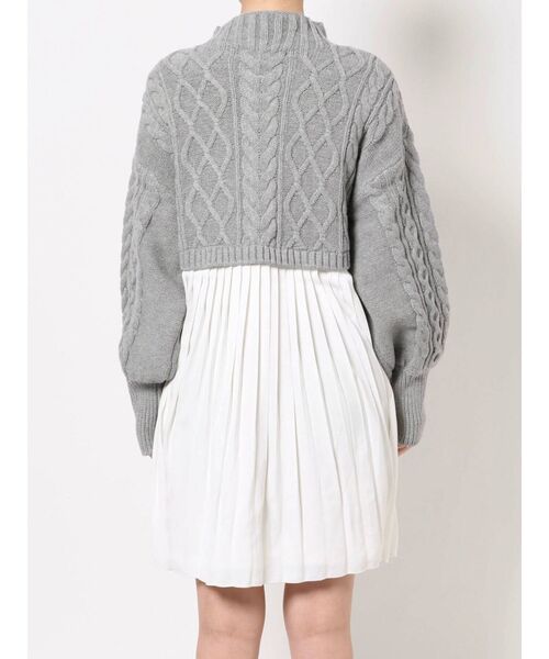 MERCURYDUO(マーキュリーデュオ)の「プリーツドッキングケーブルニットミニワンピース(ワンピース・レディース・ブラウン/グレー/オフホワイト・FREE)」の5枚目の写真
