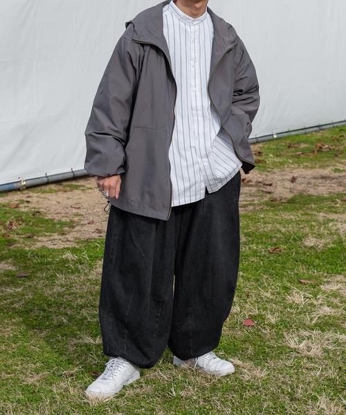 kutir(クティール)の「ワイドタックバルーンデニムパンツ(デニムパンツ・メンズ・ブラック/インディゴブルー・SMALL/MEDIUM/LARGE)」の6枚目の写真