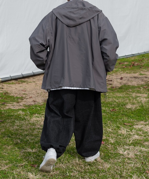 kutir(クティール)の「ワイドタックバルーンデニムパンツ(デニムパンツ・メンズ・ブラック/インディゴブルー・SMALL/MEDIUM/LARGE)」の4枚目の写真