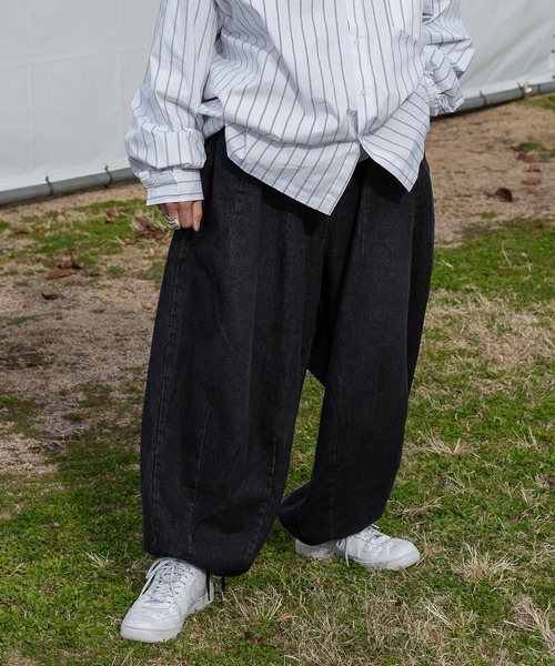 kutir(クティール)の「ワイドタックバルーンデニムパンツ(デニムパンツ・メンズ・ブラック/インディゴブルー・SMALL/MEDIUM/LARGE)」の7枚目の写真