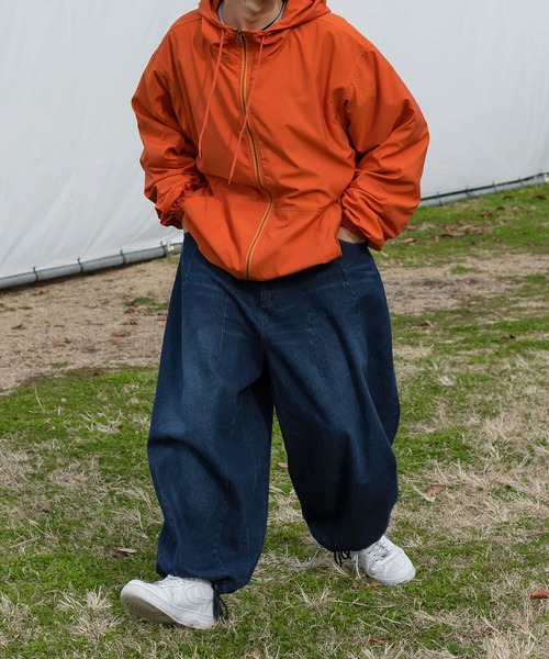 kutir(クティール)の「ワイドタックバルーンデニムパンツ(デニムパンツ・メンズ・ブラック/インディゴブルー・SMALL/MEDIUM/LARGE)」の13枚目の写真