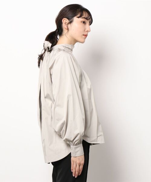 INTERPLANET（インタープラネット）の「【ａｎａｎａ】ボリューム袖ＢＩＧリボンミディ丈ブラウス（シャツ/ブラウス・レディース・ベージュ/オフホワイト・FREE）」の3枚目の写真