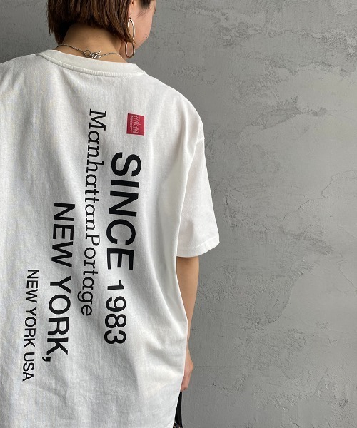 Manhattan Portage（マンハッタンポーテージ）の「[MANHATTAN PORTAGE/マンハッタンポーテージ] 別注 ブランドロゴ バックプリントTシャツ（Tシャツ/カットソー・レディース・ホワイト/ブラック/レッド・S/M/L/XL）」の14枚目の写真