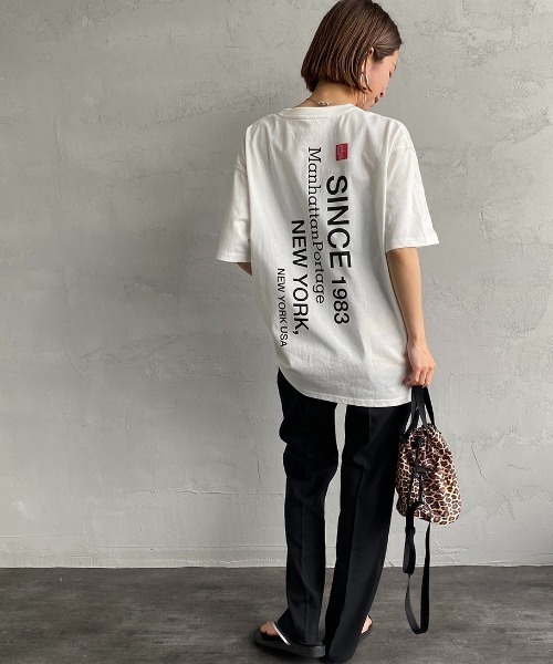 Manhattan Portage（マンハッタンポーテージ）の「[MANHATTAN PORTAGE/マンハッタンポーテージ] 別注 ブランドロゴ バックプリントTシャツ（Tシャツ/カットソー・レディース・ホワイト/ブラック/レッド・S/M/L/XL）」の5枚目の写真