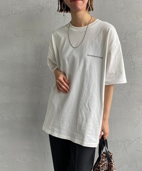 Manhattan Portage（マンハッタンポーテージ）の「[MANHATTAN PORTAGE/マンハッタンポーテージ] 別注 ブランドロゴ バックプリントTシャツ（Tシャツ/カットソー・レディース・ホワイト/ブラック/レッド・S/M/L/XL）」の8枚目の写真