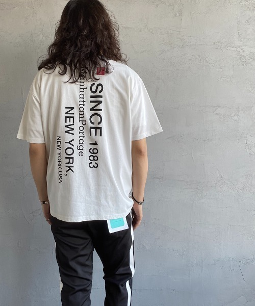 Manhattan Portage（マンハッタンポーテージ）の「[MANHATTAN PORTAGE/マンハッタンポーテージ] 別注 ブランドロゴ バックプリントTシャツ（Tシャツ/カットソー・レディース・ホワイト/ブラック/レッド・S/M/L/XL）」の18枚目の写真