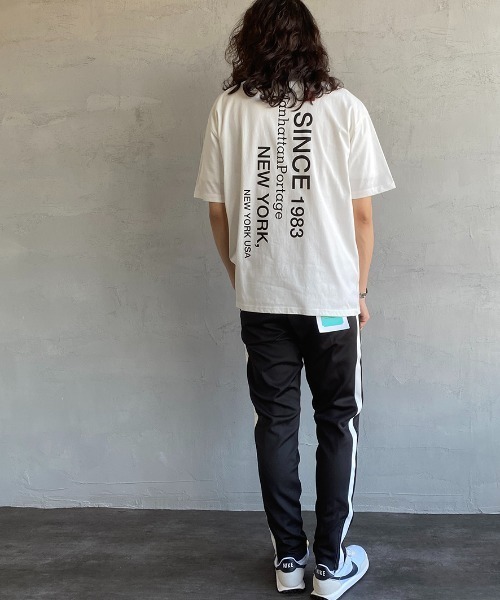 Manhattan Portage（マンハッタンポーテージ）の「[MANHATTAN PORTAGE/マンハッタンポーテージ] 別注 ブランドロゴ バックプリントTシャツ（Tシャツ/カットソー・レディース・ホワイト/ブラック/レッド・S/M/L/XL）」の19枚目の写真