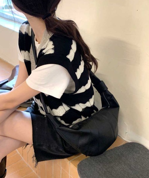 Vipoa（ヴィポア）の「ヴィンテージ風ショルダーバッグ（ショルダーバッグ・レディース・ブラック/ブラウン・FREE）」の5枚目の写真