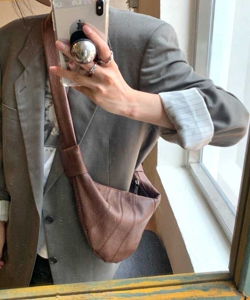 Vipoa（ヴィポア）の「ヴィンテージ風ショルダーバッグ（ショルダーバッグ・レディース・ブラック/ブラウン・FREE）」の10枚目の写真