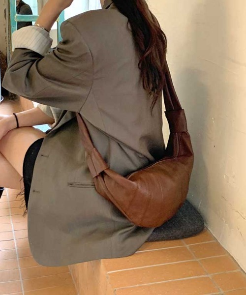 Vipoa（ヴィポア）の「ヴィンテージ風ショルダーバッグ（ショルダーバッグ・レディース・ブラック/ブラウン・FREE）」の12枚目の写真