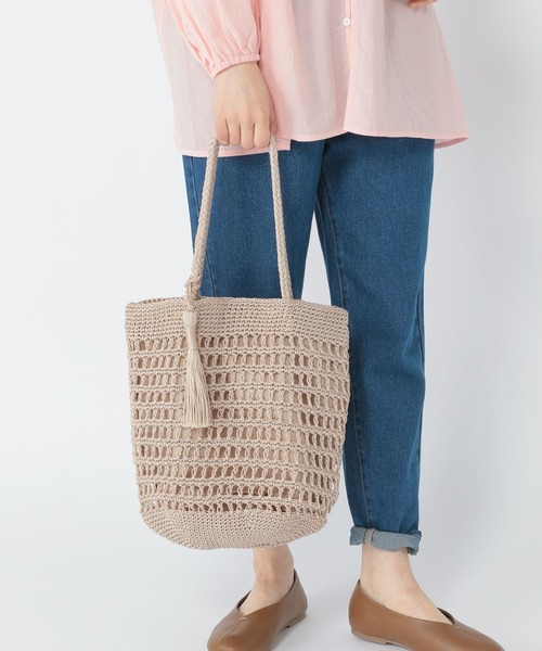 studio CLIP（スタディオクリップ）の「透かし編みタッセルトートバッグ（トートバッグ・レディース・ブラウン/ブラック/アイボリー・FREE）」の3枚目の写真