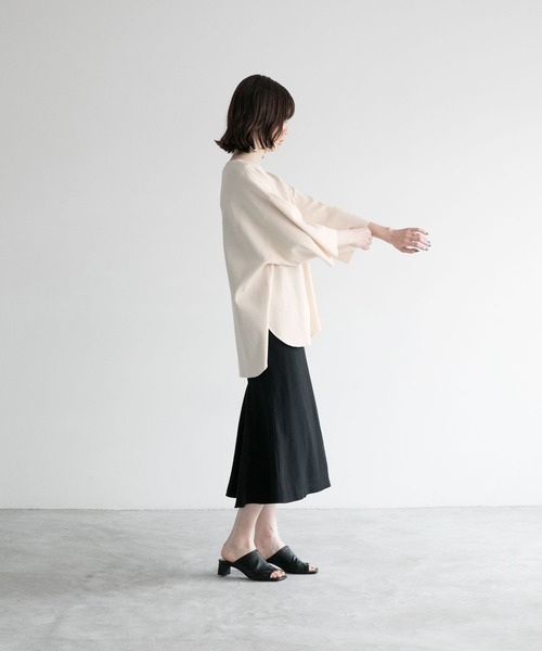 yuw(ユウ)の「ボートネックルーズプルオーバー 281251(Tシャツ/カットソー・レディース・ブラック/アイボリー・FREE)」の4枚目の写真