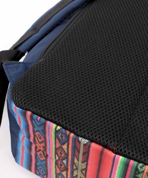 チチカカ（チチカカ）の「ポーチコンビバックパック（バックパック/リュック・レディース・ブラック/ネイビー/オレンジ・FREE）」の15枚目の写真