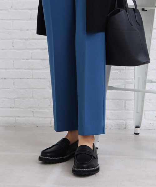 SHOO・LA・RUE(シューラルー)の「◆厚底 スクエアトゥ ローファー(ドレスシューズ・レディース・ブラック/ナチュラル・35/45)」の4枚目の写真