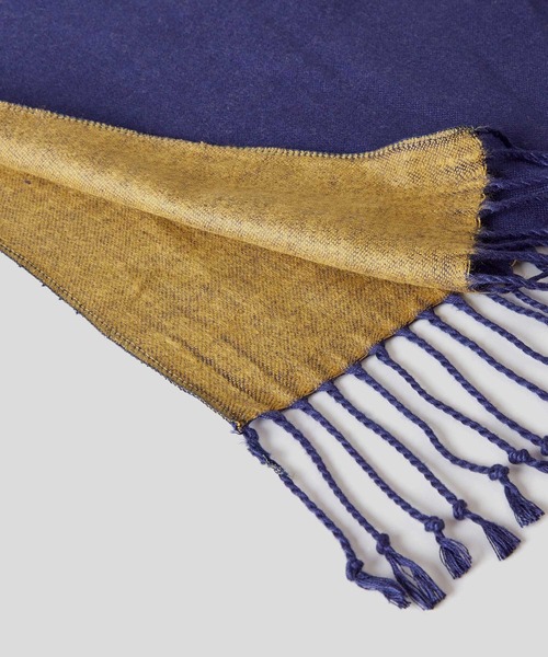 BENETTON (UNITED COLORS OF BENETTON)（ベネトンユナイテッドカラーズオブベネトン）の「フリンジ付きバイカラー配色ストール（ストール/ショール・レディース・レッド/ブラック/ブルー系その他/ベージュ・ONE SIZE）」の16枚目の写真