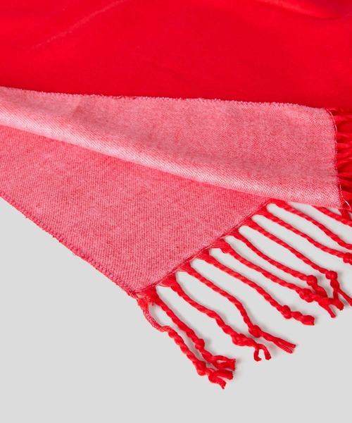 BENETTON (UNITED COLORS OF BENETTON)（ベネトンユナイテッドカラーズオブベネトン）の「フリンジ付きバイカラー配色ストール（ストール/ショール・レディース・レッド/ブラック/ブルー系その他/ベージュ・ONE SIZE）」の19枚目の写真