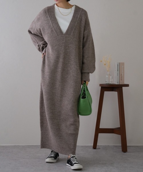 IAMUSE(アイアミューズ)の「もちもち 深Vネック/ハイネック ニットワンピース S0687【IAMUSE】(ワンピース・レディース・グレイッシュベージュ/オートミール/チャコール/ホワイト系/ベージュ系/グレー/ベージュ/グレー系/ホワイト・FREE)」の1枚目の写真