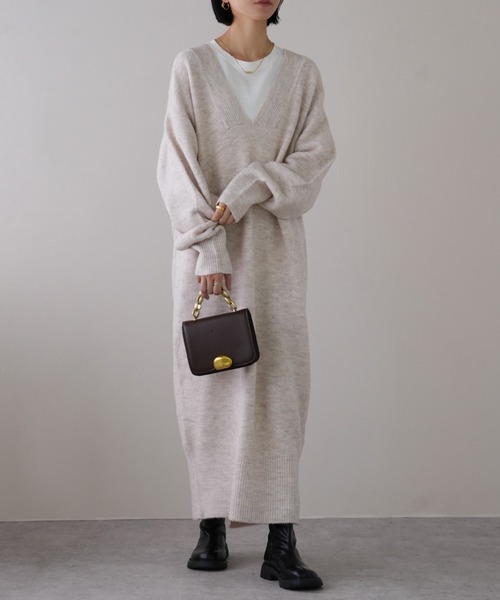 IAMUSE(アイアミューズ)の「もちもち 深Vネック/ハイネック ニットワンピース S0687【IAMUSE】(ワンピース・レディース・グレイッシュベージュ/オートミール/チャコール/ホワイト系/ベージュ系/グレー/ベージュ/グレー系/ホワイト・FREE)」の17枚目の写真