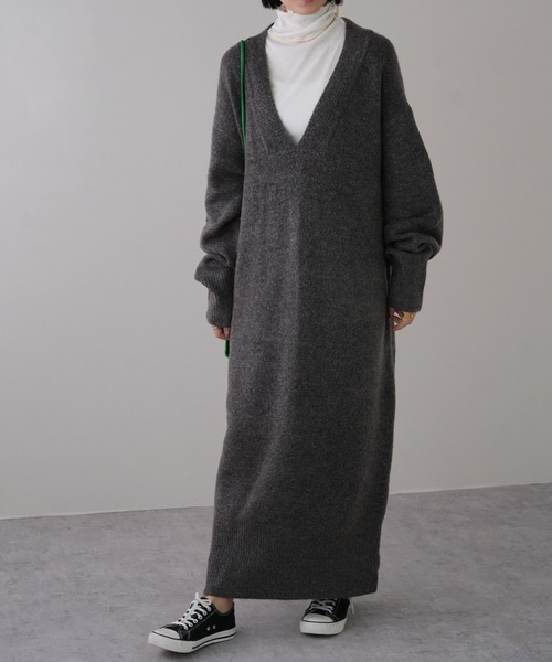 IAMUSE(アイアミューズ)の「もちもち 深Vネック/ハイネック ニットワンピース S0687【IAMUSE】(ワンピース・レディース・グレイッシュベージュ/オートミール/チャコール/ホワイト系/ベージュ系/グレー/ベージュ/グレー系/ホワイト・FREE)」の22枚目の写真