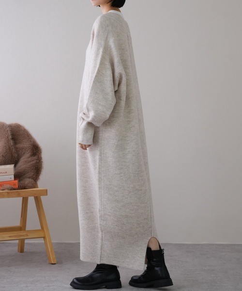 IAMUSE(アイアミューズ)の「もちもち 深Vネック/ハイネック ニットワンピース S0687【IAMUSE】(ワンピース・レディース・グレイッシュベージュ/オートミール/チャコール/ホワイト系/ベージュ系/グレー/ベージュ/グレー系/ホワイト・FREE)」の18枚目の写真