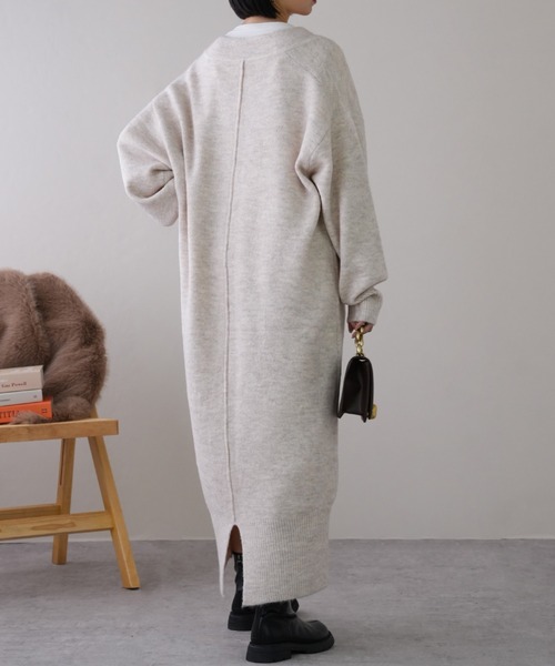 IAMUSE(アイアミューズ)の「もちもち 深Vネック/ハイネック ニットワンピース S0687【IAMUSE】(ワンピース・レディース・グレイッシュベージュ/オートミール/チャコール/ホワイト系/ベージュ系/グレー/ベージュ/グレー系/ホワイト・FREE)」の21枚目の写真